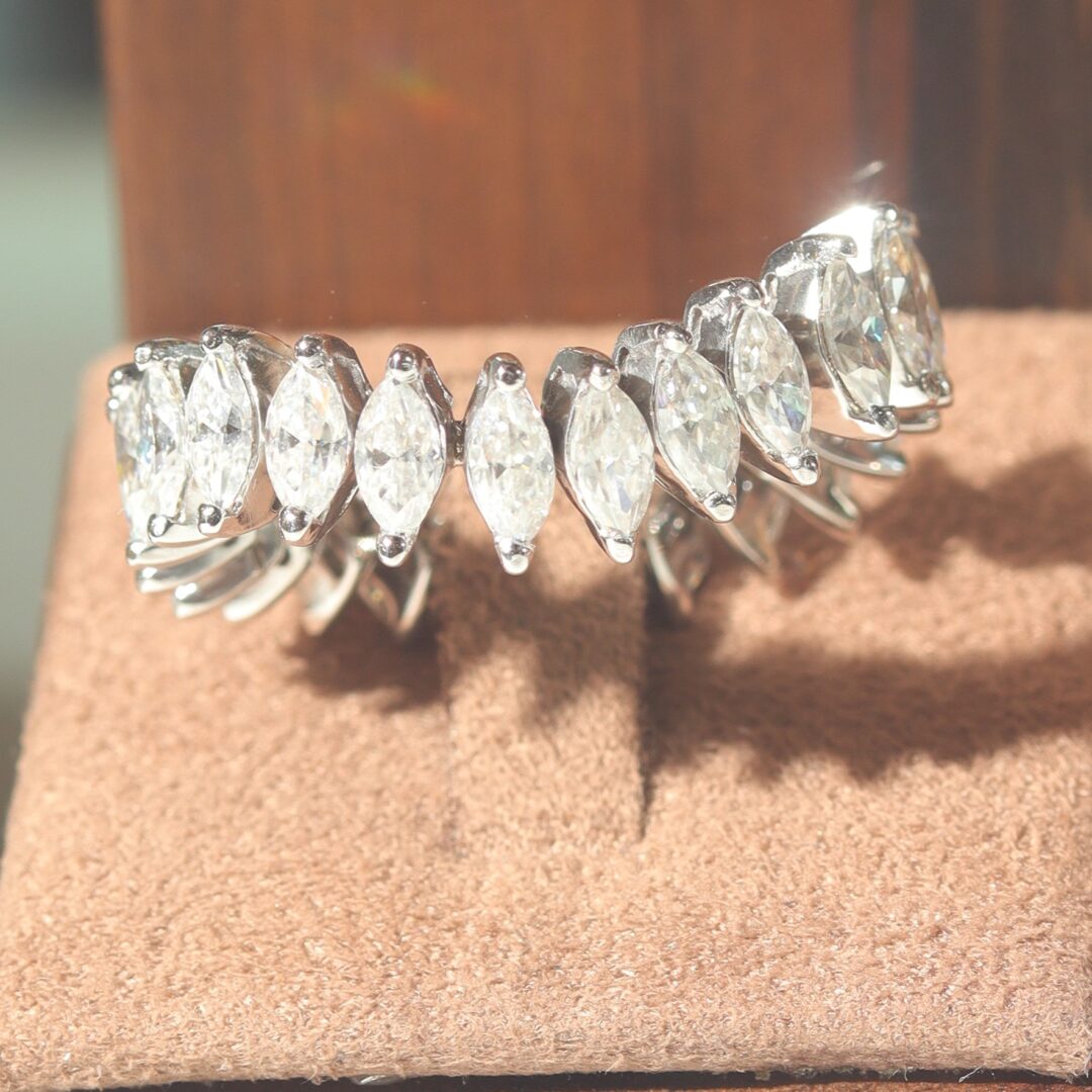 Aliança Inteira Diamantes Navetes Maleável - Imagem 3