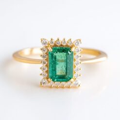 Anel Esmeralda Retangular com Diamantes